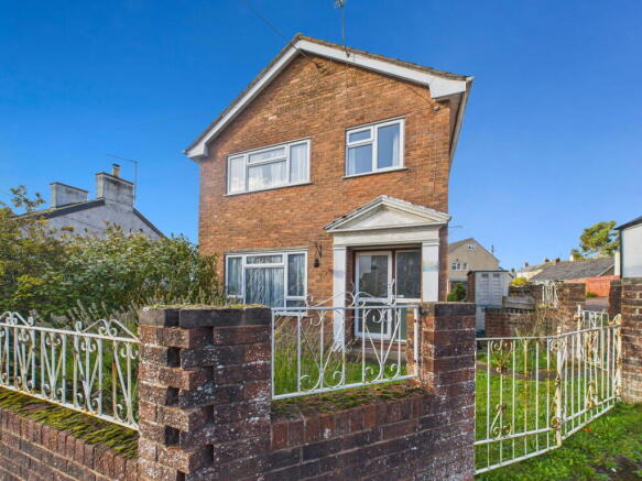 3 bed property, in Flaxley Street, £245,000
