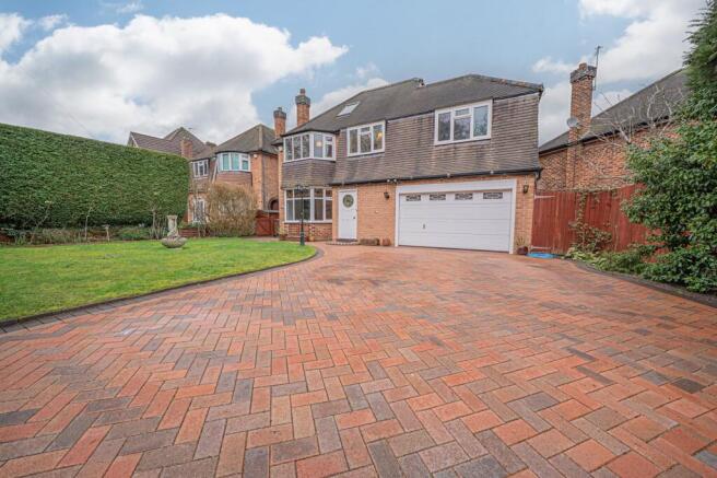 5 bed property, in Streetsbrook Road, £875,000