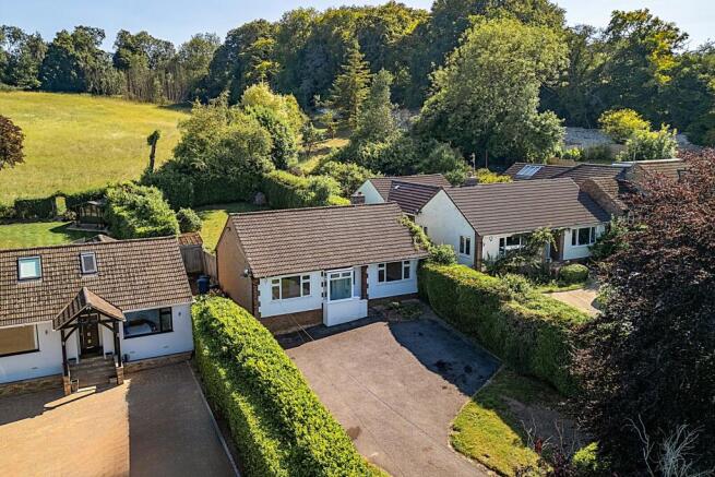 2 bed property, in Nags Head Lane, £600,000