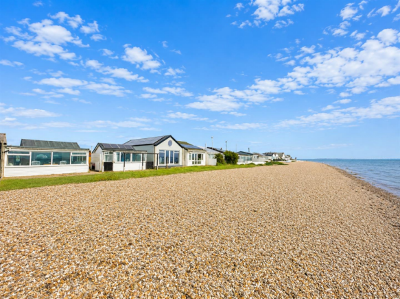 1 bed property, in Meon Shore, £325,000