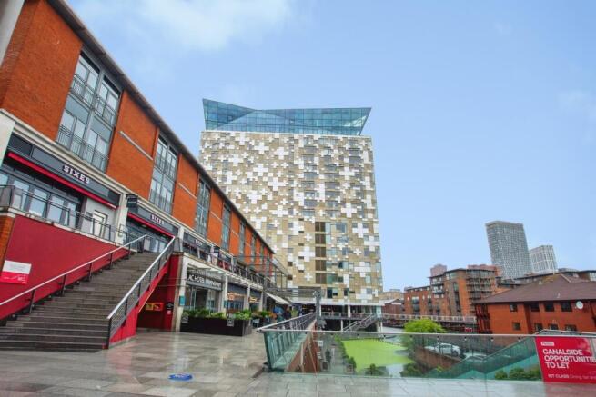 1 bed property, in Wharfside Street, £100,000