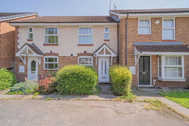2 bed property, in Winster Avenue, £300,000