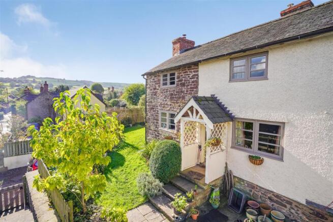 2 bed property, in Hospital Lane, £299,950