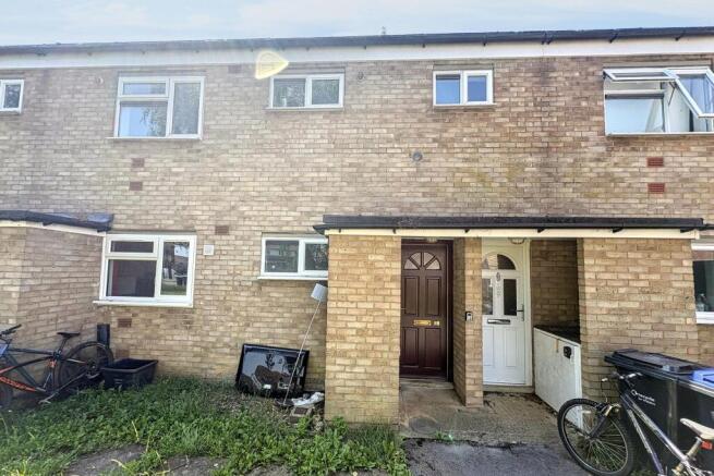 1 bed property, in Westcroft, £50,000