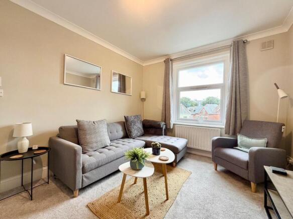2 bed property, in Stirling House 48-50 Poole Hill, £190,000