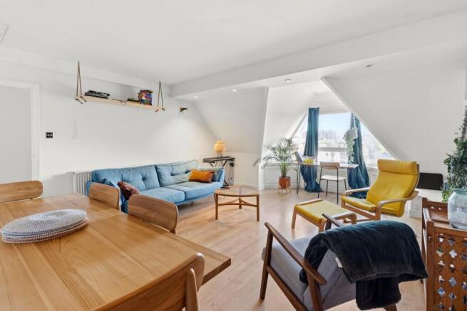 2 bed property, in 47 Blackwater Road, £330,000
