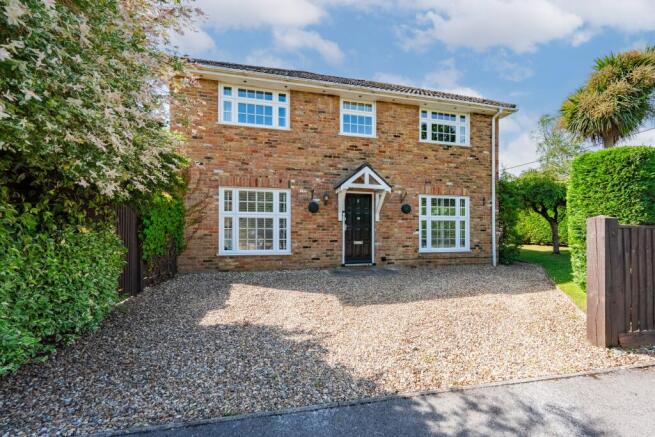 4 bed property, in Elgarth Drive, £775,000