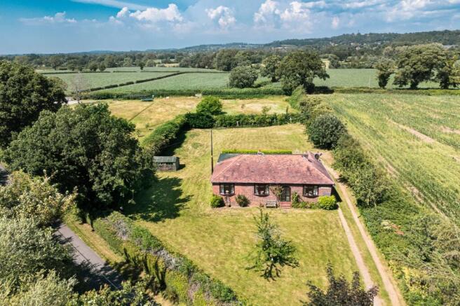 3 bed property, in Cinder Lane, £600,000