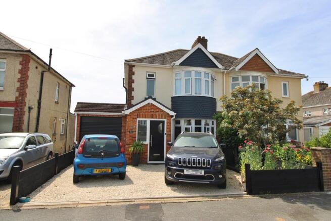 3 bed property, in Raymond Road, £340,000