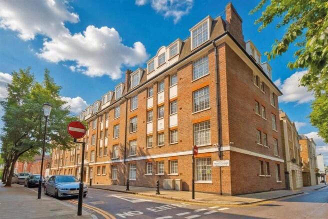 1 bed property, in Chelsea Manor Street, £75,000