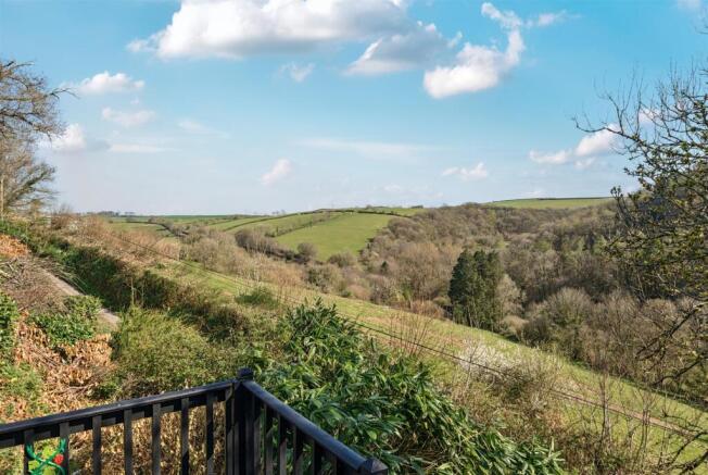7 bed property, in Chelfham, £670,000