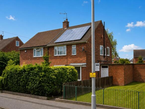 3 bed property, in Southcoates Lane, £145,000