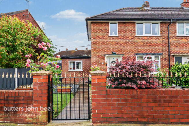 2 bed property, in St Johns Road, £200,000