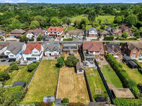 4 bed property, in Potash Road, £700,000