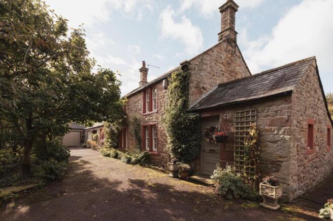 4 bed property, in The Green, £875,000