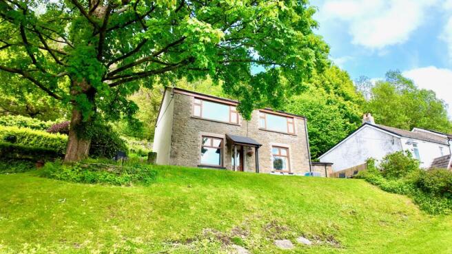 4 bed property, in Cefn Road Upper, £425,000