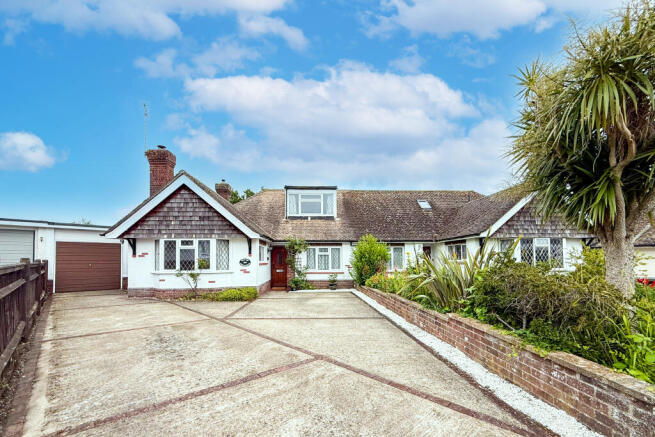 3 bed property, in Old Drive, £365,000