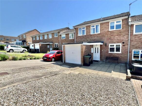 3 bed property, in Hilcot Way, £290,000