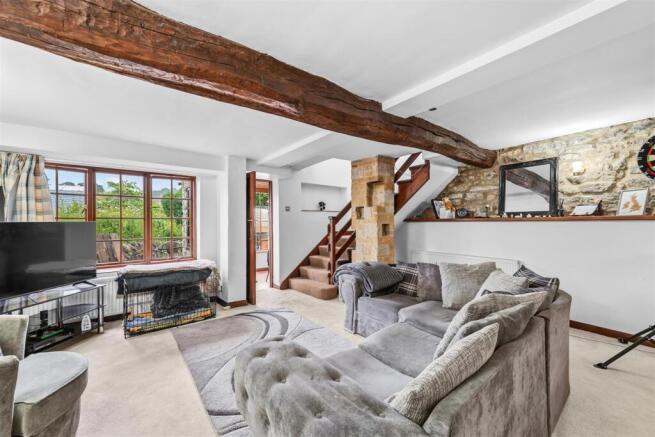 1 bed property, in High Street, £265,000