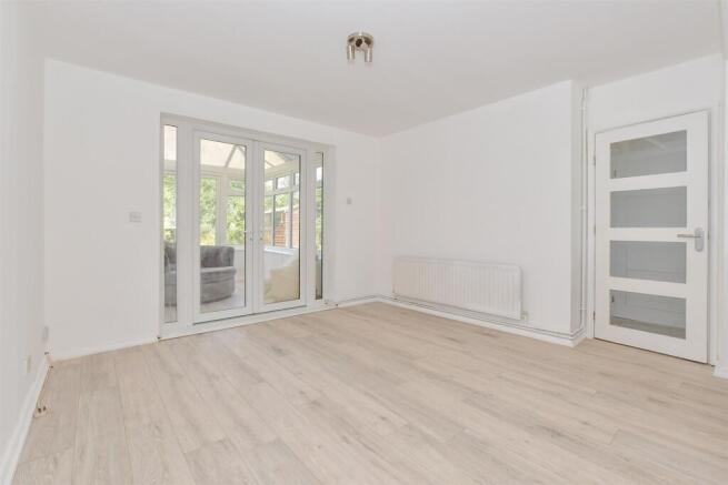 3 bed property, in Hawthorn Avenue, £265,000