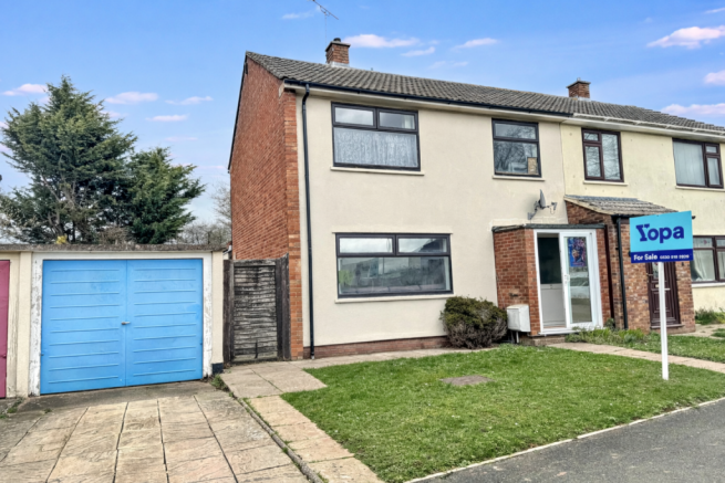 3 bed property, in Warwick Road, £250,000