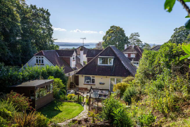 3 bed property, in Glen Road, £500,000