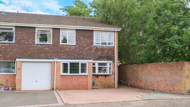 2 bed property, in 14 Speedwell Close, £270,000