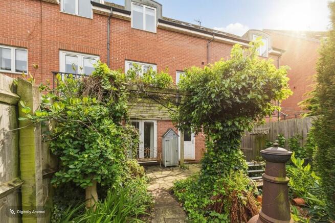 3 bed property, in Clumber Close, £260,000
