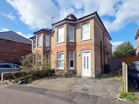 3 bed property, in Cardigan Road, £325,000