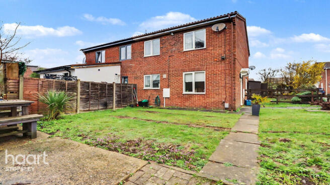 1 bed property, in Branton Close, £235,000