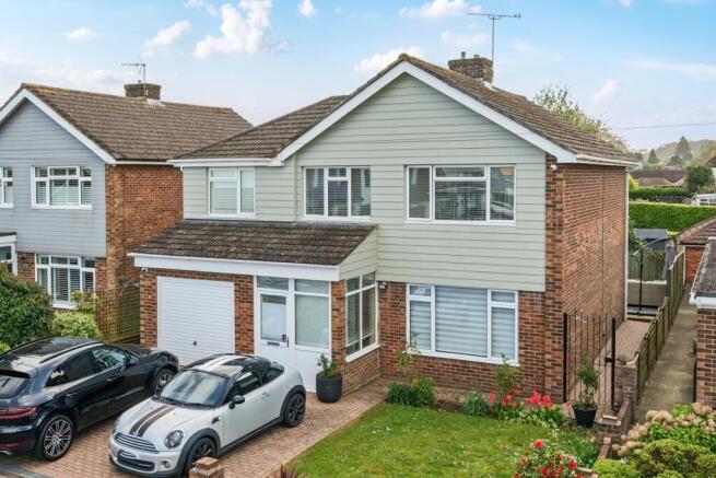 4 bed property, in St. Johns Way, £525,000