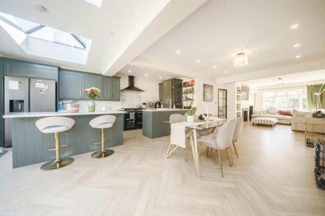 3 bed property, in Cloister Road, £900,000