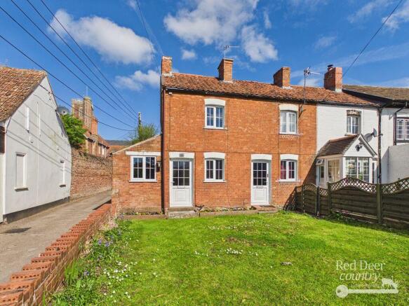 2 bed property, in Brook Street, £175,000