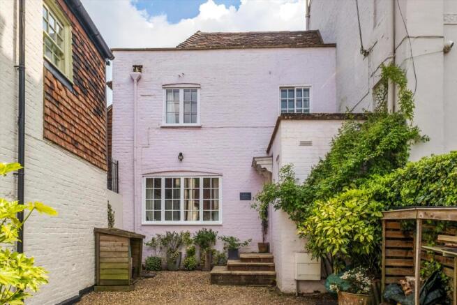 3 bed property, in High Street, £700,000