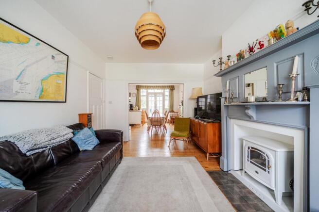 5 bed property, in Lucien Road, £900,000