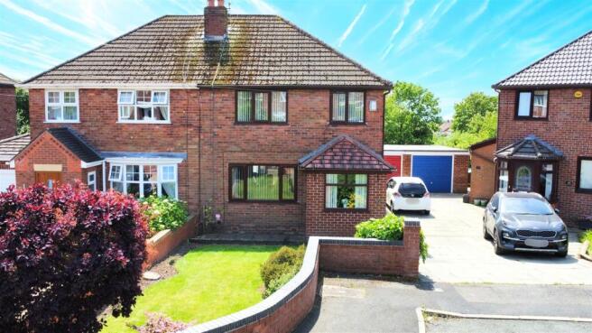 3 bed property, in Royden Crescent, £270,000