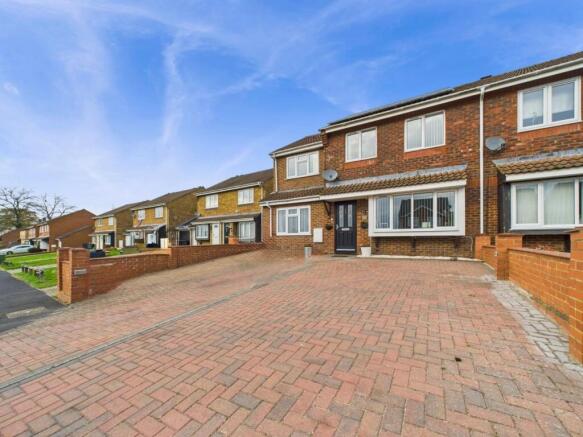 5 bed property, in Conway Road, £575,000