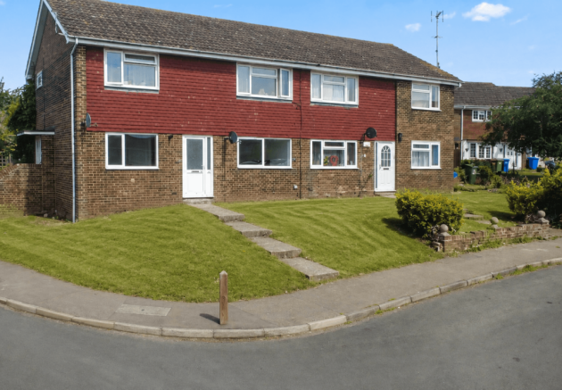 2 bed property, in Boughton-under-Blean, £150,000