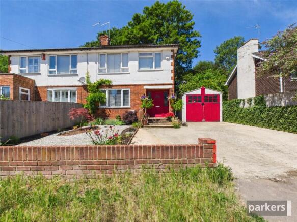 3 bed property, in Emmer Green, £525,000