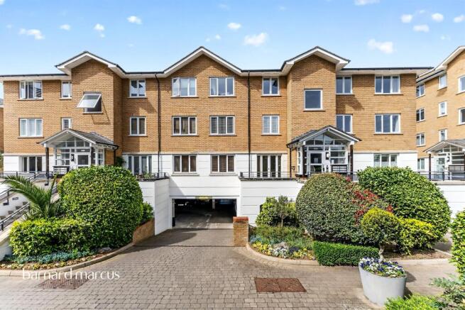 2 bed property, in Cotton Row, £520,000