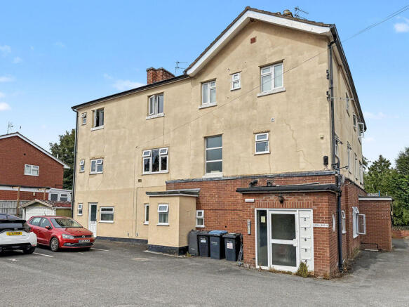 1 bed property, in Alma House, £120,000