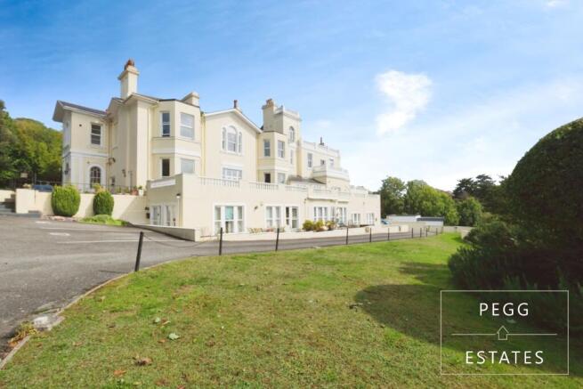 2 bed property, in Spa Court, £190,000