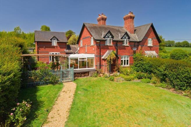 4 bed property, in Pathway Cottage, £895,000