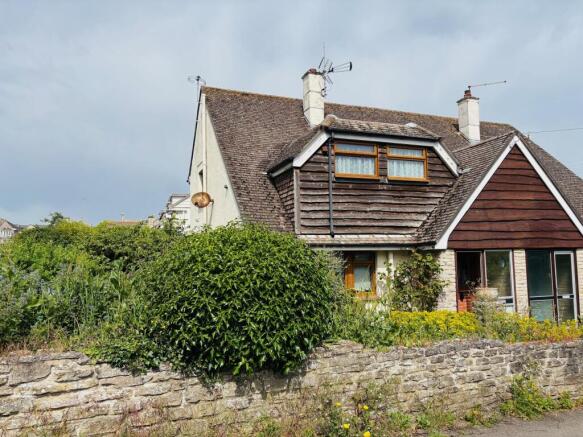2 bed property, in Cecil Road, £385,000