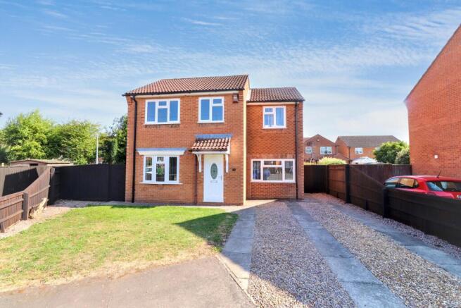 3 bed property, in Fairfields, £259,950