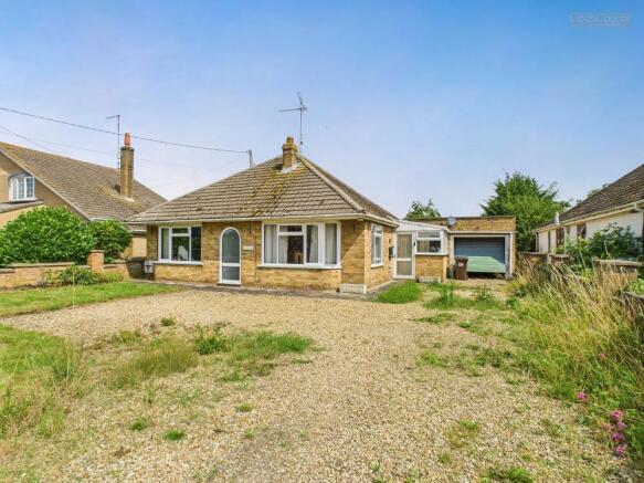 3 bed property, in Broadway, £310,000