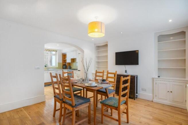 3 bed property, in Ponsonby Terrace, £1,900,000