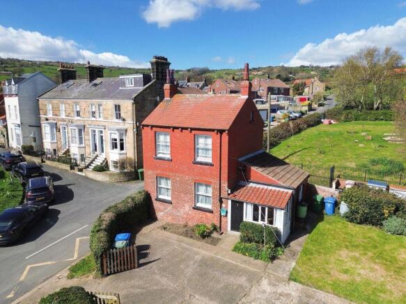 2 bed property, in Renfrew Cottage, £275,000