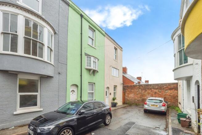4 bed property, in Rodwell Street, £180,000