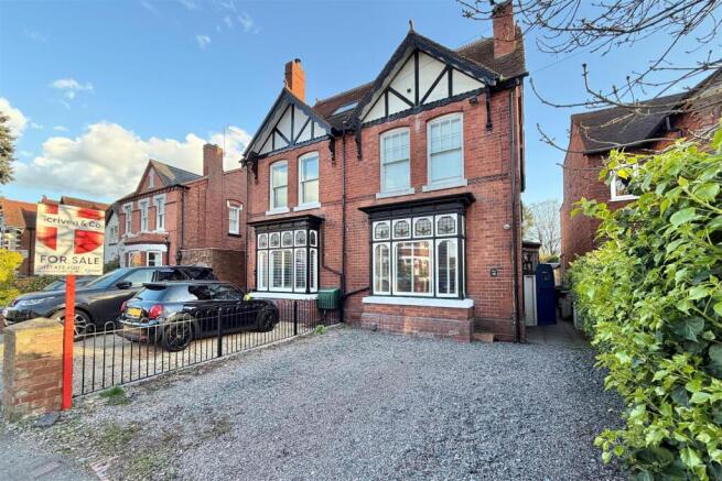 3 bed property, in Station Road, £550,000